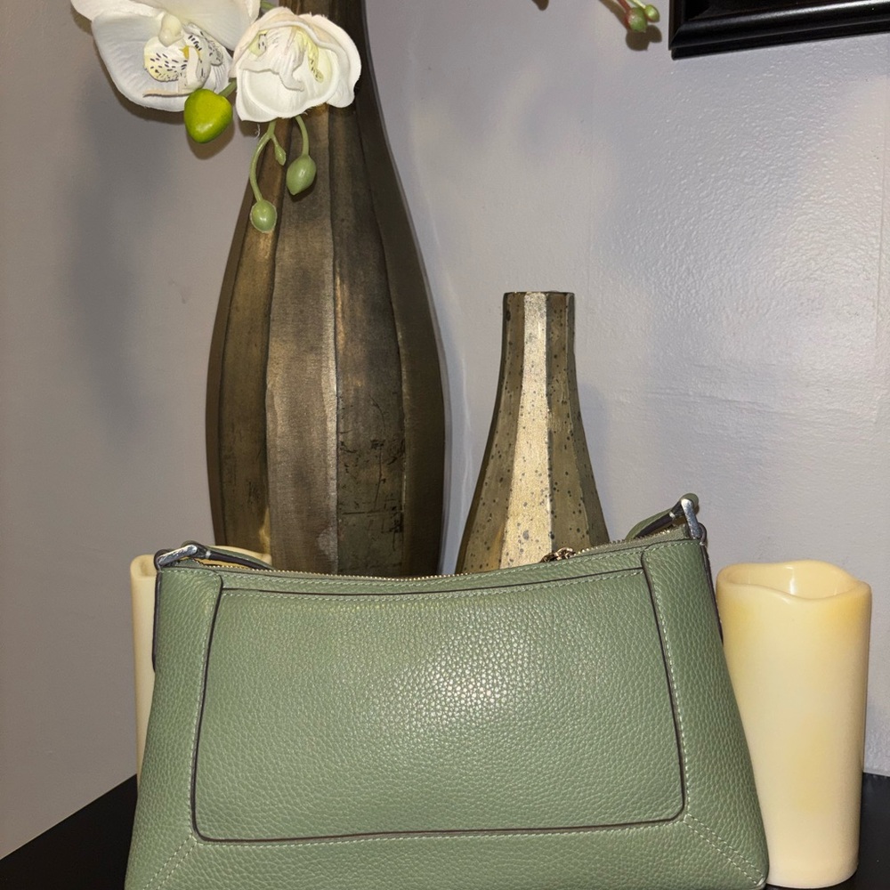 Kate Spade Lena Small Shoulder Bag. - Picture 3 of 9
